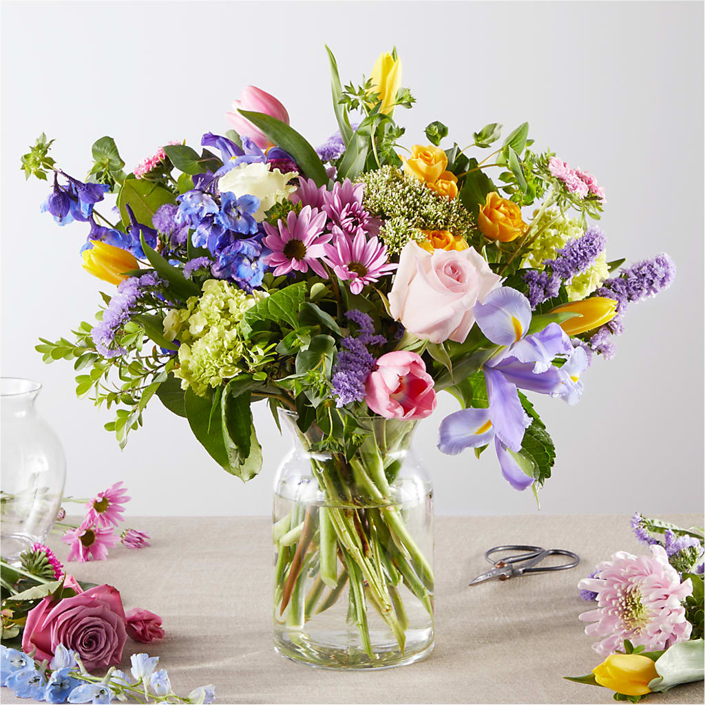 Pastel Tradition - A Florist Original – YOUNG'S GREENHOUSE & FLOWER SHOP, Fort Wayne IN