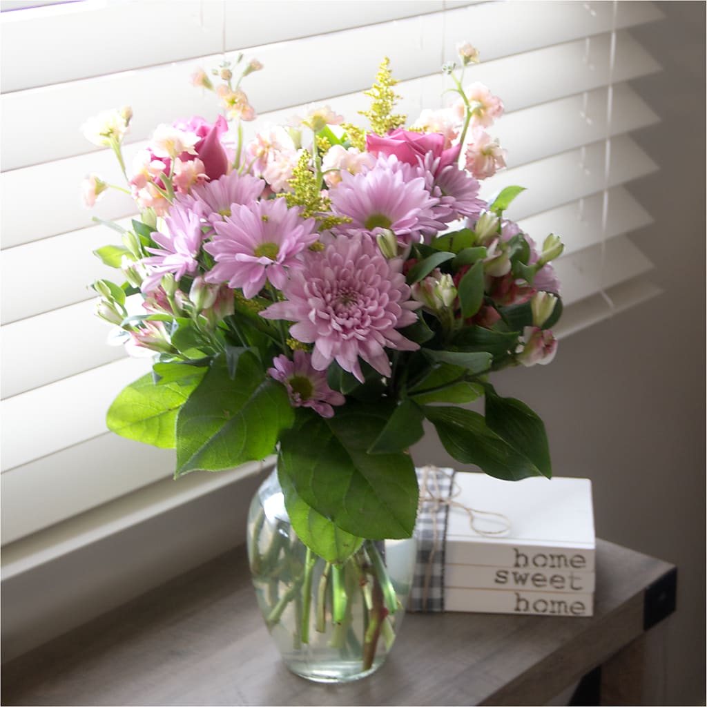 Pastel Tradition - A Florist Original – YOUNG'S GREENHOUSE & FLOWER SHOP, Fort Wayne IN