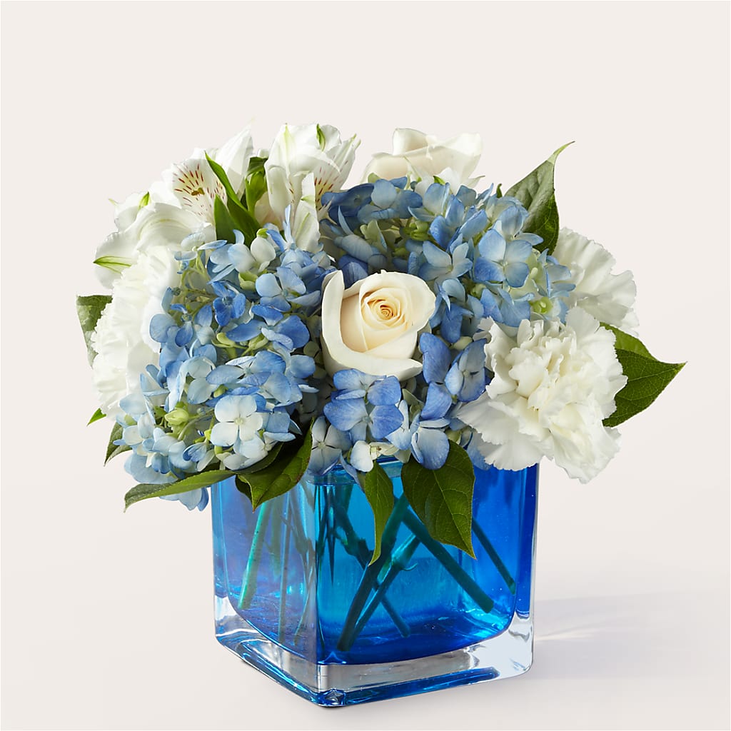 Soothing Waters Bouquet – YOUNG'S GREENHOUSE & FLOWER SHOP, Fort Wayne IN