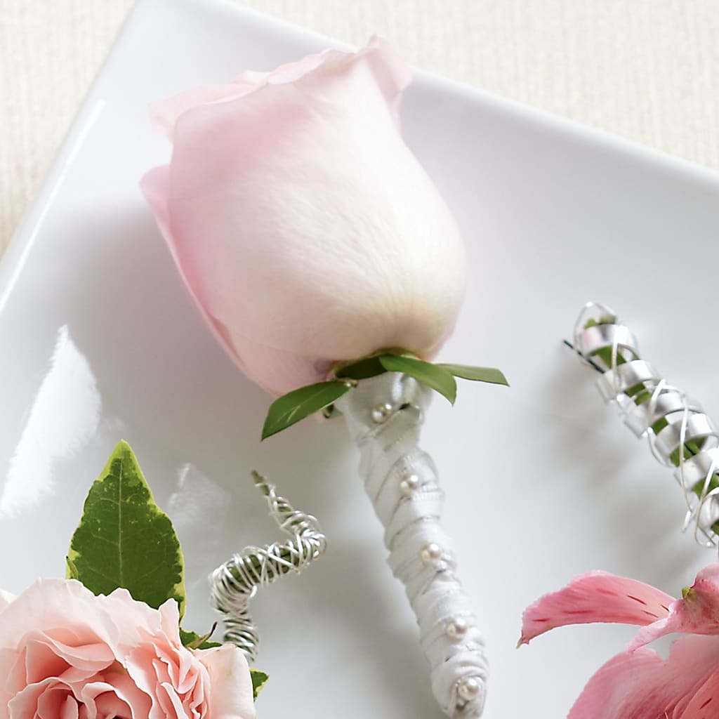 Pink Rose Boutonniere – YOUNG'S GREENHOUSE & FLOWER SHOP, Fort Wayne IN