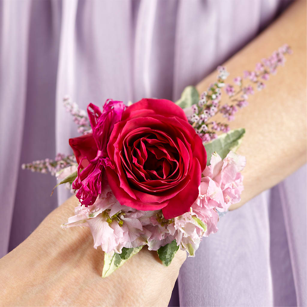 Rose Charm Corsage – YOUNG'S GREENHOUSE & FLOWER SHOP, Fort Wayne IN