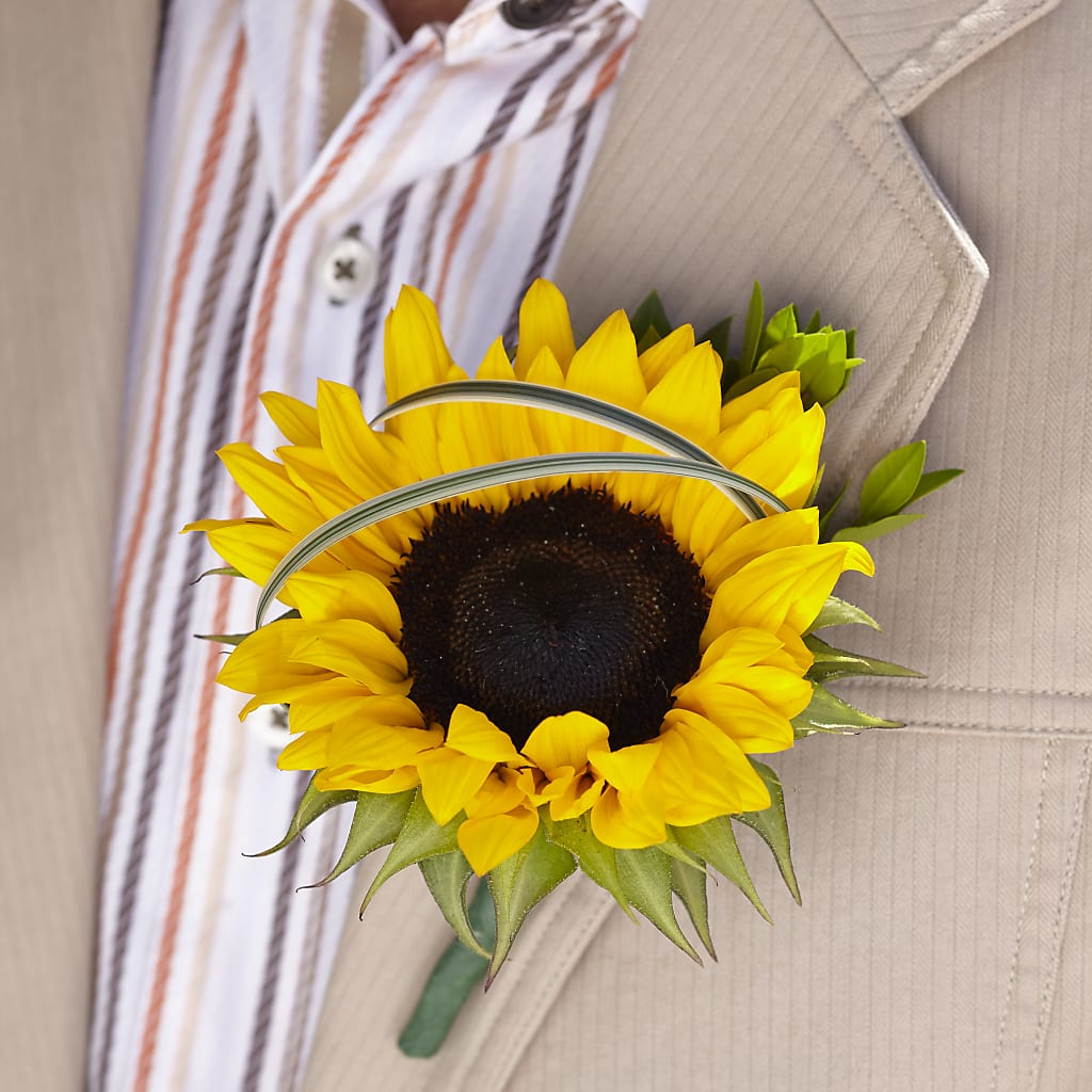 Free Spirit Boutonniere – YOUNG'S GREENHOUSE & FLOWER SHOP, Fort Wayne IN