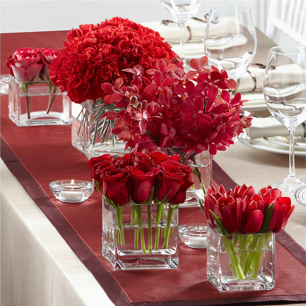 Modern Grace Centerpiece – YOUNG'S GREENHOUSE & FLOWER SHOP, Fort Wayne IN