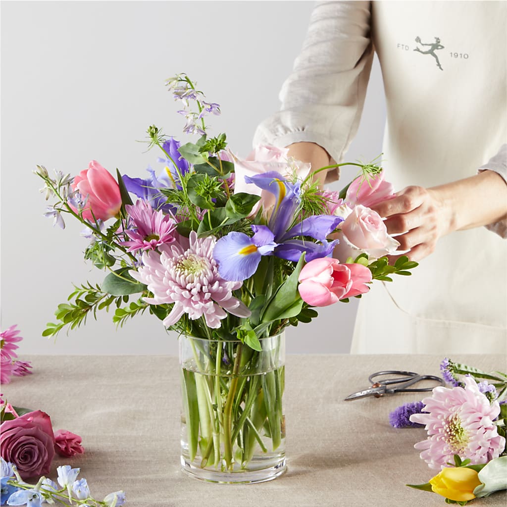 Pastel Tradition - A Florist Original – YOUNG'S GREENHOUSE & FLOWER SHOP, Fort Wayne IN