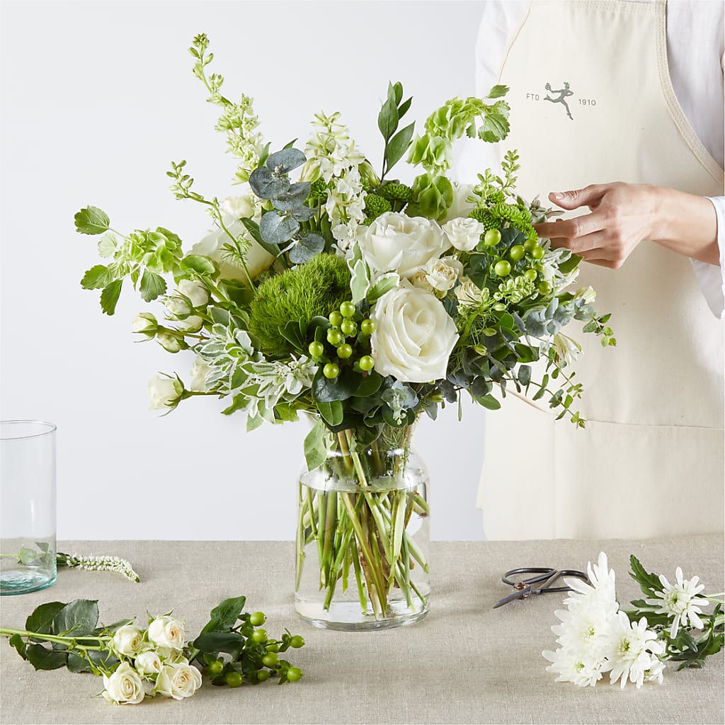 Irish Garden - A Florist Original – YOUNG'S GREENHOUSE & FLOWER SHOP, Fort Wayne IN