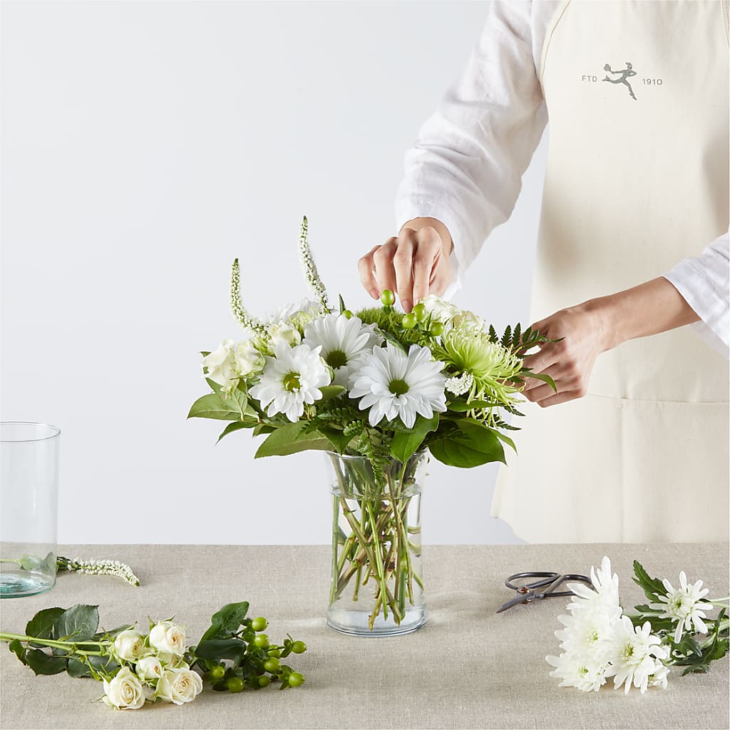 Irish Garden - A Florist Original – YOUNG'S GREENHOUSE & FLOWER SHOP, Fort Wayne IN