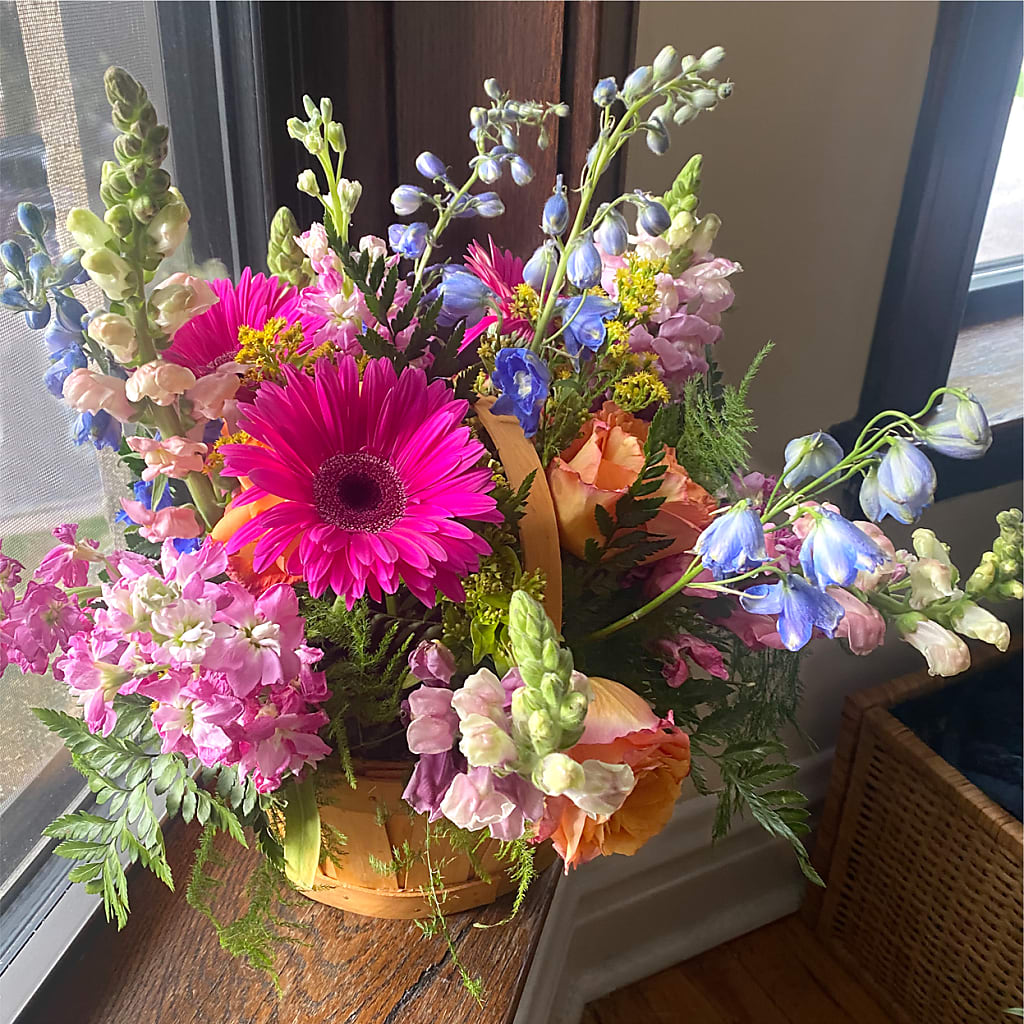 Garden of Life Basket – YOUNG'S GREENHOUSE & FLOWER SHOP, Fort Wayne IN