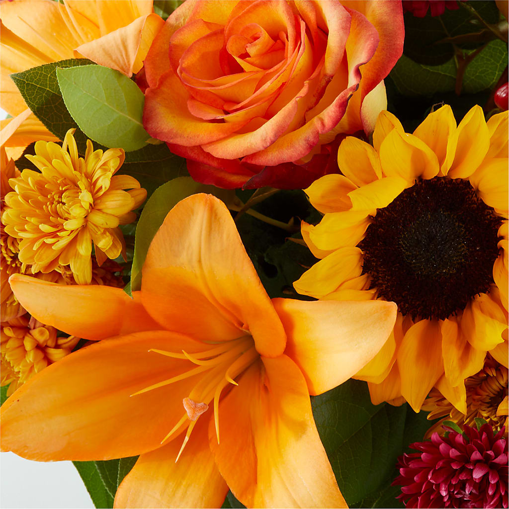 Grateful Centerpiece – YOUNG'S GREENHOUSE & FLOWER SHOP, Fort Wayne IN