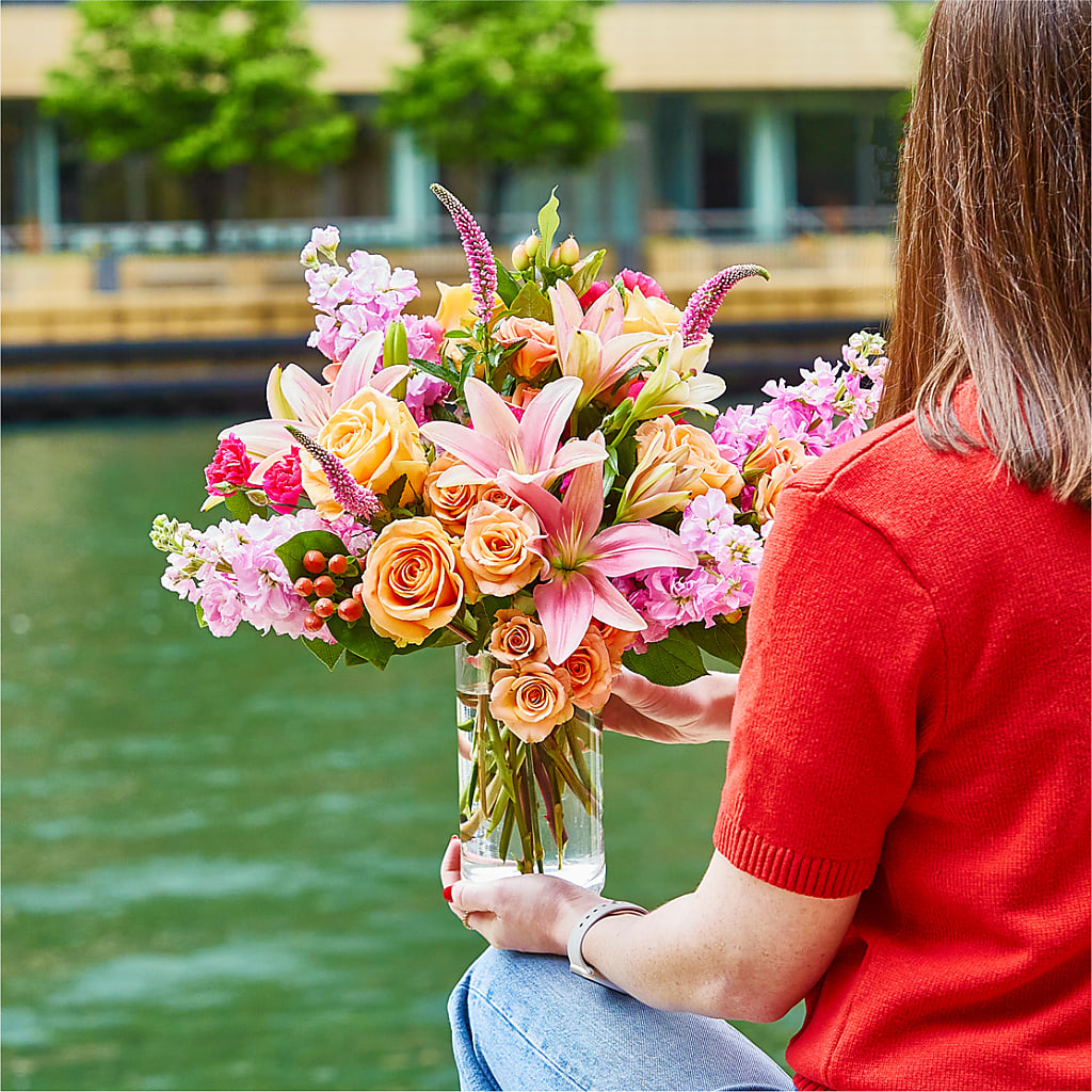 Bisous Bouquet – YOUNG'S GREENHOUSE & FLOWER SHOP, Fort Wayne IN