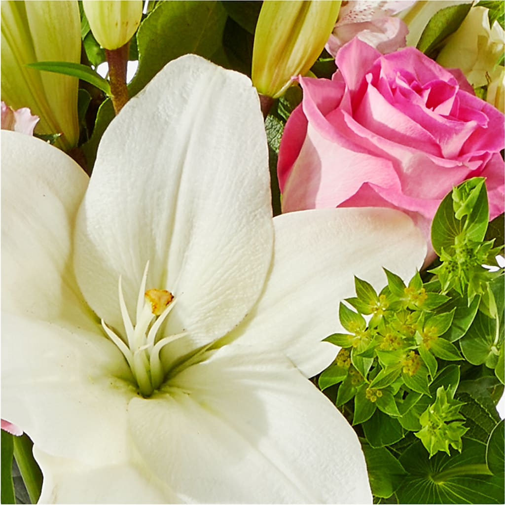 Fondly Bouquet – YOUNG'S GREENHOUSE & FLOWER SHOP, Fort Wayne IN
